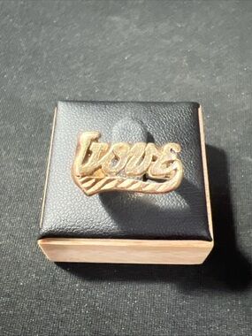 14k Solid Yellow Gold “Love” Script Signet Nameplate Ring 7.3 Grams Size 6.5